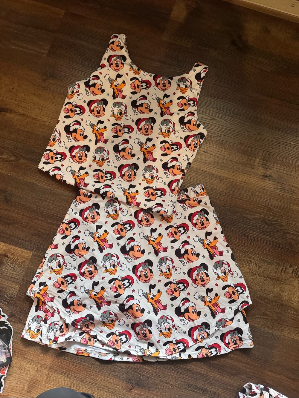 Women’s Disney Christmas Athletic Set 🎄